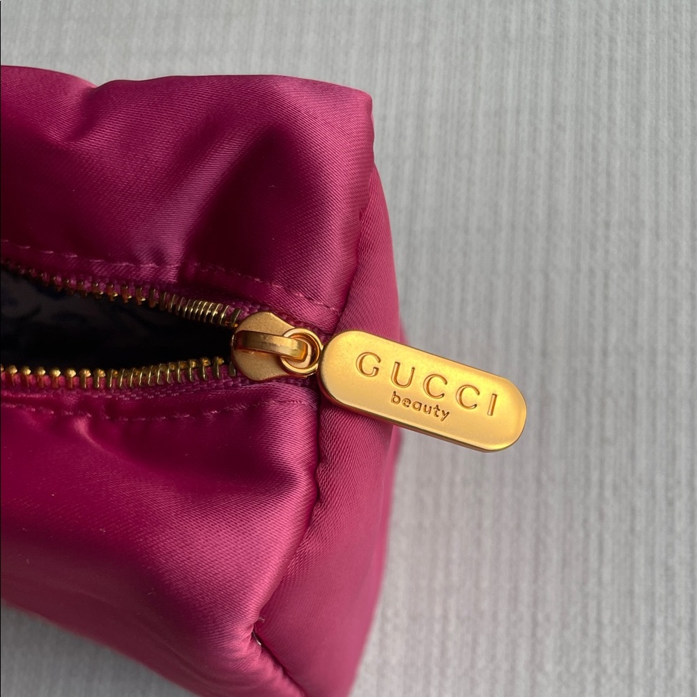 Gucci Beauty Pink Satin Cosmetic Pouch with Gold Logo - Picture 4 of 16